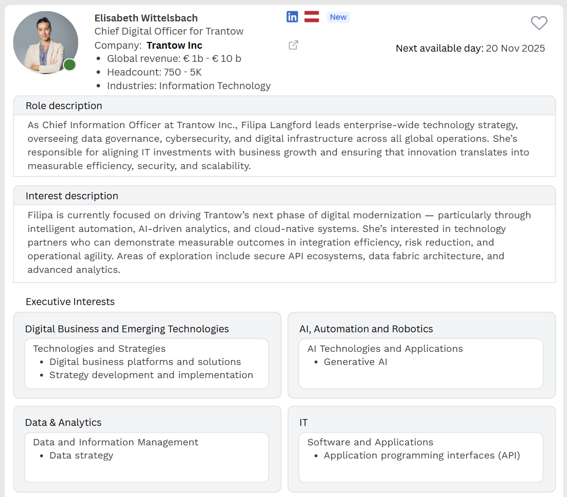 Profilansicht eines Senior Executives in der internen Plattform mit Rollenbeschreibung und Interessenschwerpunkten
